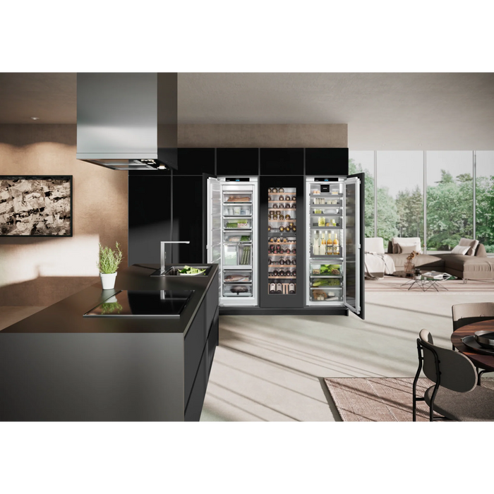 Refrigerator with BioFresh for integrated use