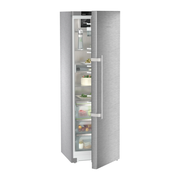Freestanding fridge with BioFresh Professional